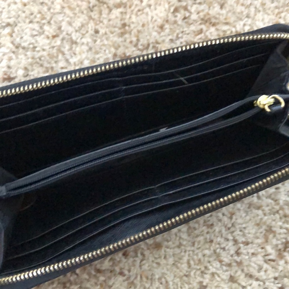 Black and gold michal kors wallet - Picture 2 of 2